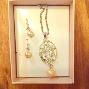 NWT Necklace & Earring Set